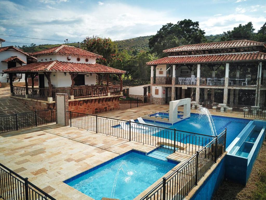 Swimmingpoolen hos eller tæt på Cabaña Don Berna Barichara