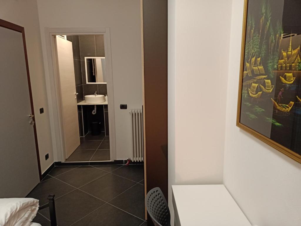 Guesthouse The Living Room - Single Room With Private Bathroom