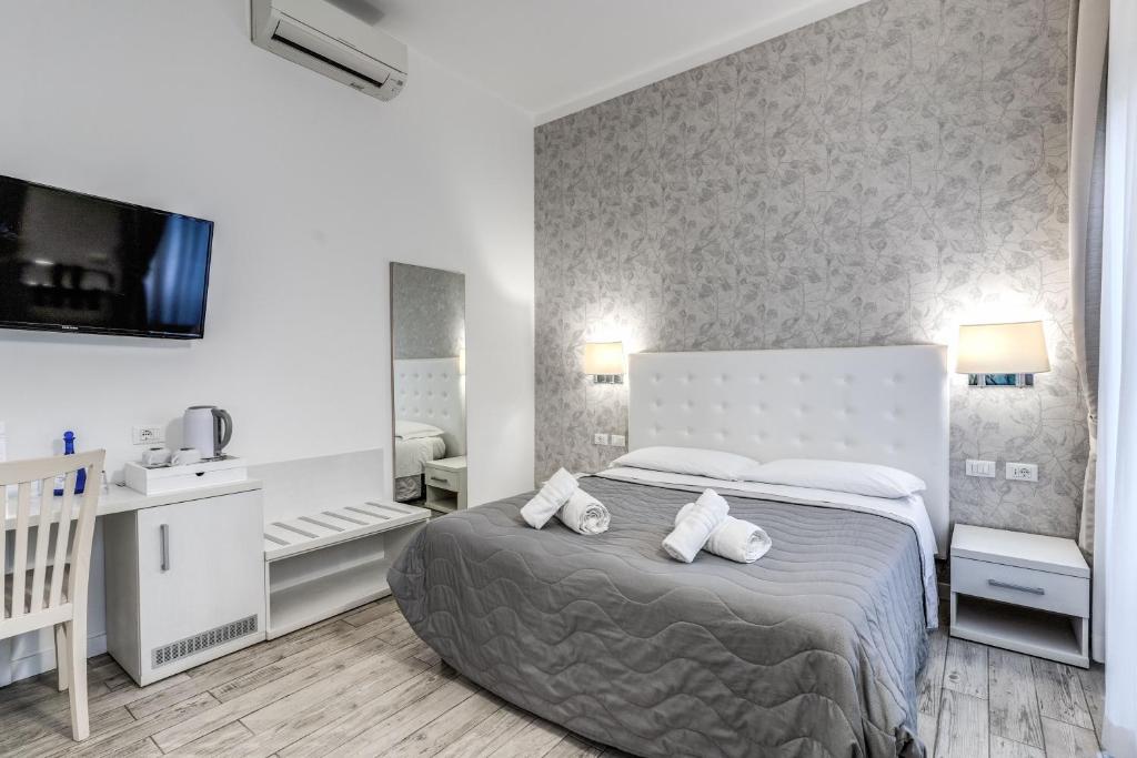 A bed or beds in a room at Gardenia Suite
