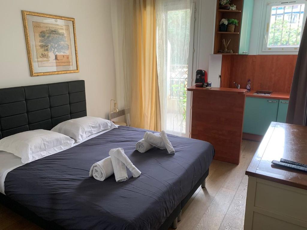 a bedroom with a bed with towels on it at Chez Chebil in rue Halevy - near the sea in Nice