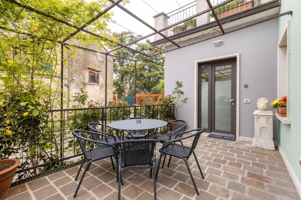 Afbeelding uit fotogalerij van Valeria Apartment in Bardolino