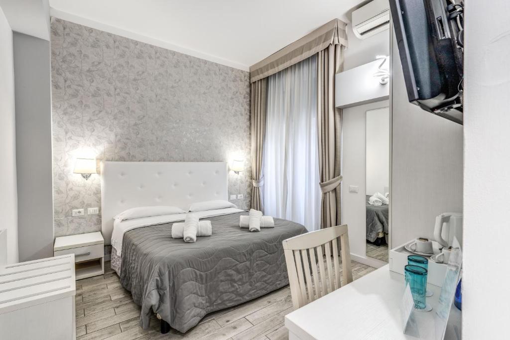 A bed or beds in a room at Gardenia Suite