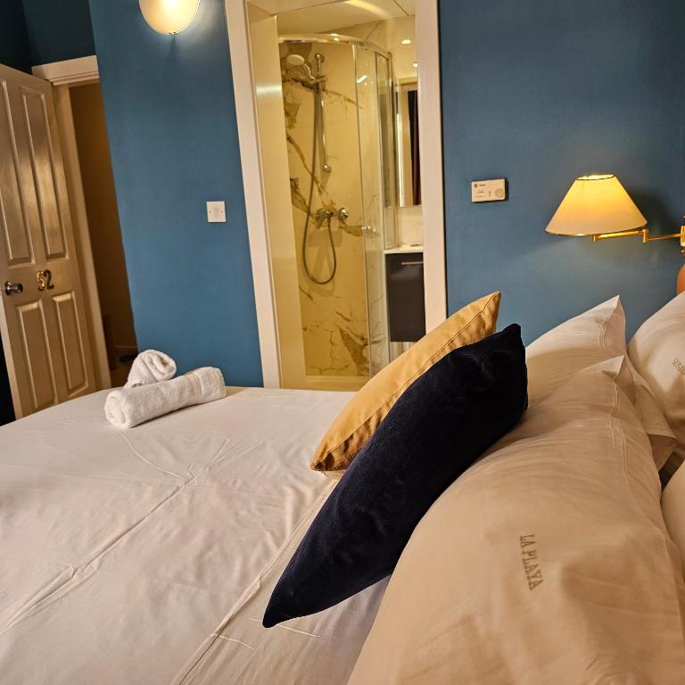Postel nebo postele na pokoji v ubytování La Playa Hotel