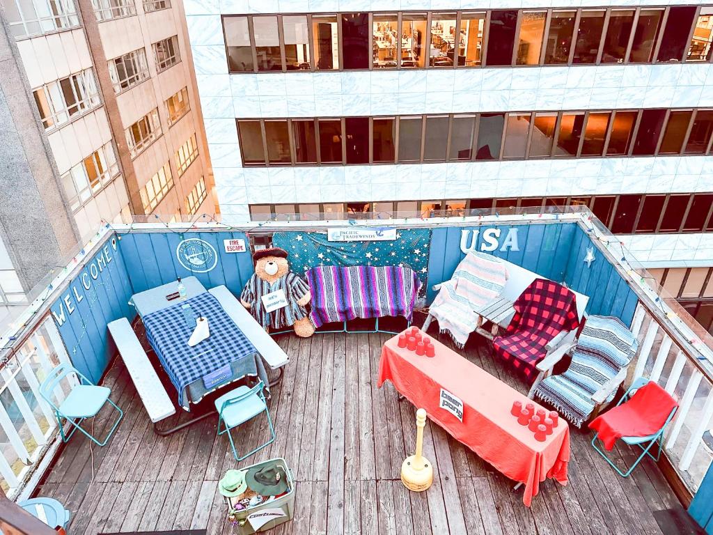 Posezení v ubytování ITH San Francisco Pacific Tradewinds Backpacker Hostel