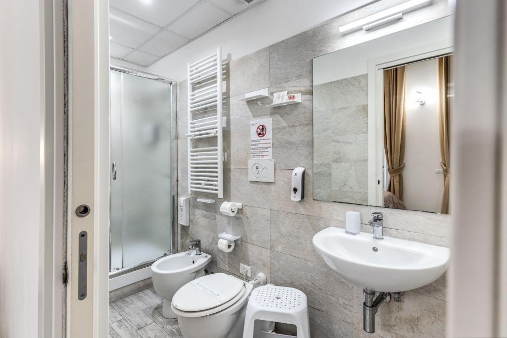 A bathroom at Gardenia Suite