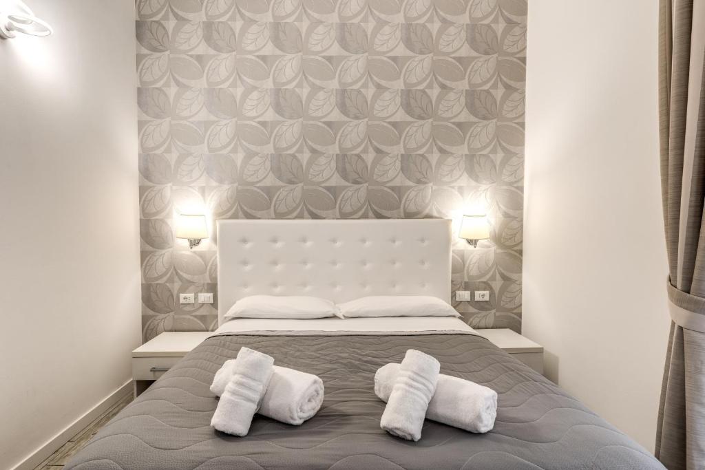 A bed or beds in a room at Gardenia Suite