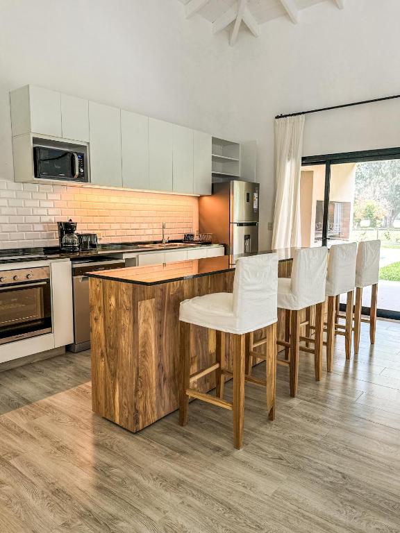 RentUp - Retiro de lujo Casa moderna con jardin y piscina en Pilar