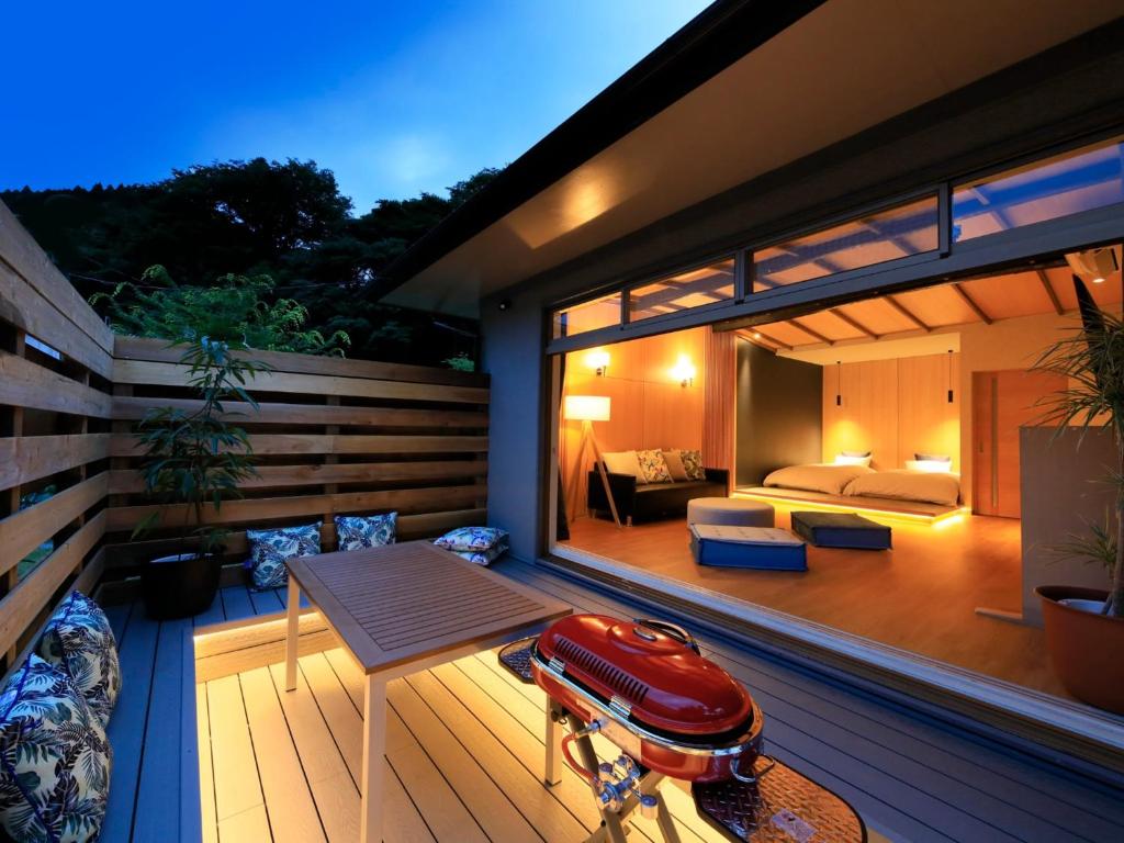 a balcony of a house with a bed and a table at ＳＰＲＩＮＧＳ ＶＩＬＬＡＧＥ - Vacation STAY 67025v in Oyama