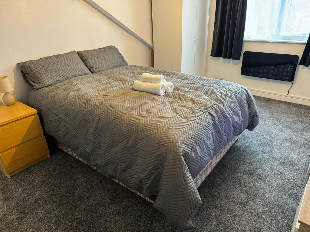 Кровать или кровати в номере Oleon Rooms - Central Reading