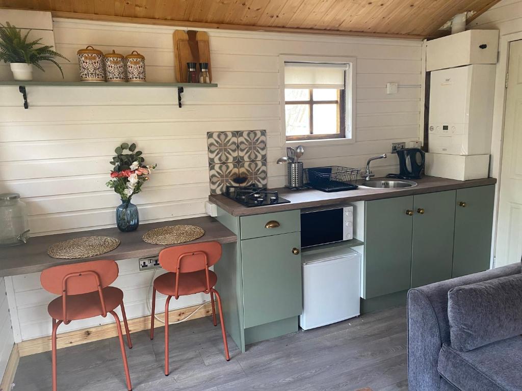 Kuchyň nebo kuchyňský kout v ubytování Letterkenny Cabin