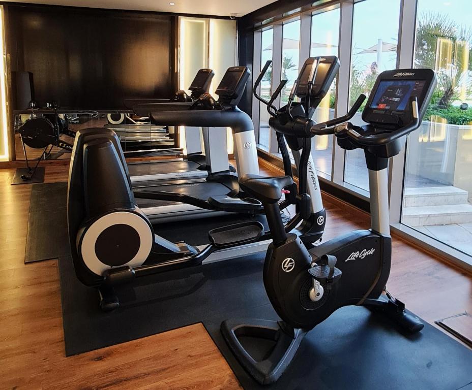 Fitness centrum a/nebo fitness zařízení v ubytování Beachfront Home with Sea View - 2BR, 134m2