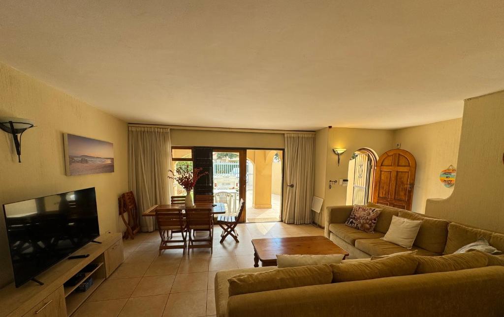 12 Bay Sands - Image 6
