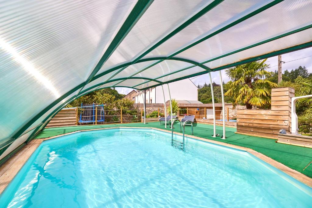 a swimming pool with a canopy over it at Laouen Blavezh'ti in Saint-Barthélemy