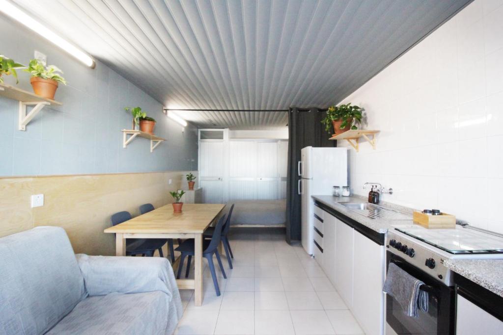 Kuchyň nebo kuchyňský kout v ubytování Seafront Beachroom