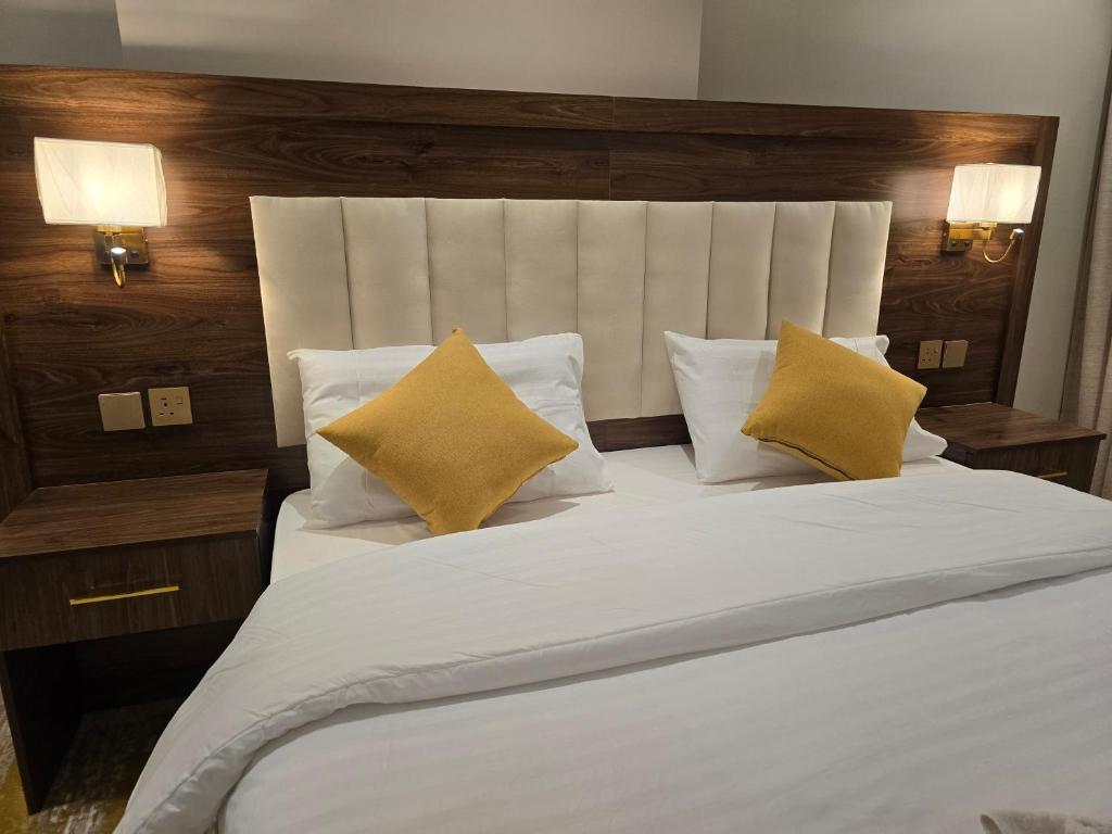 Postel nebo postele na pokoji v ubytování سحابة الأحلام - Dream Cloud Hotel