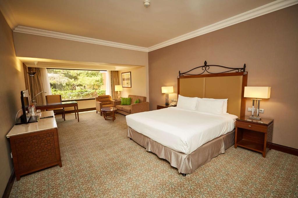 Hilton Alexandria King's Ranch Hotel - 3