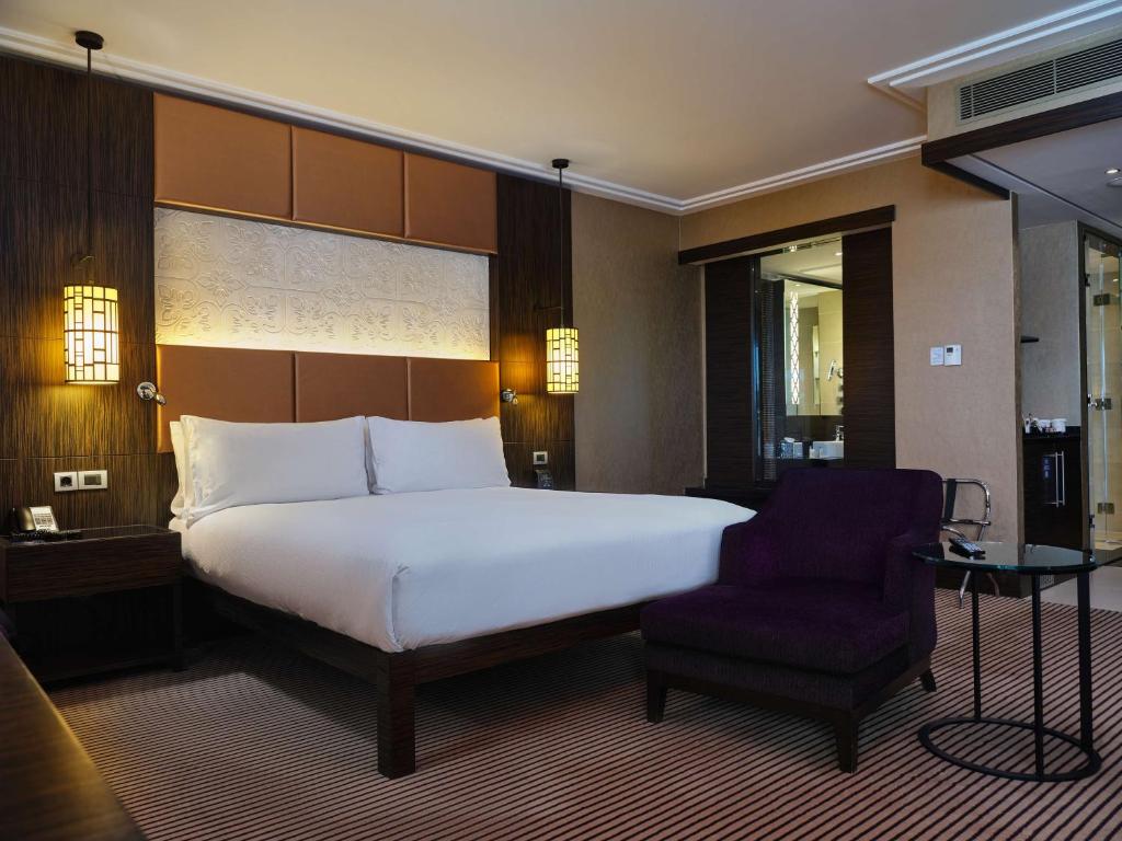Postel nebo postele na pokoji v ubytování Hilton Baku