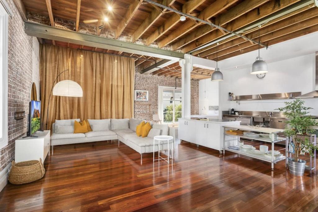 Gallery image of New York-Style Loft in Sydney CBD with City Views DUPLICATE in Sydney