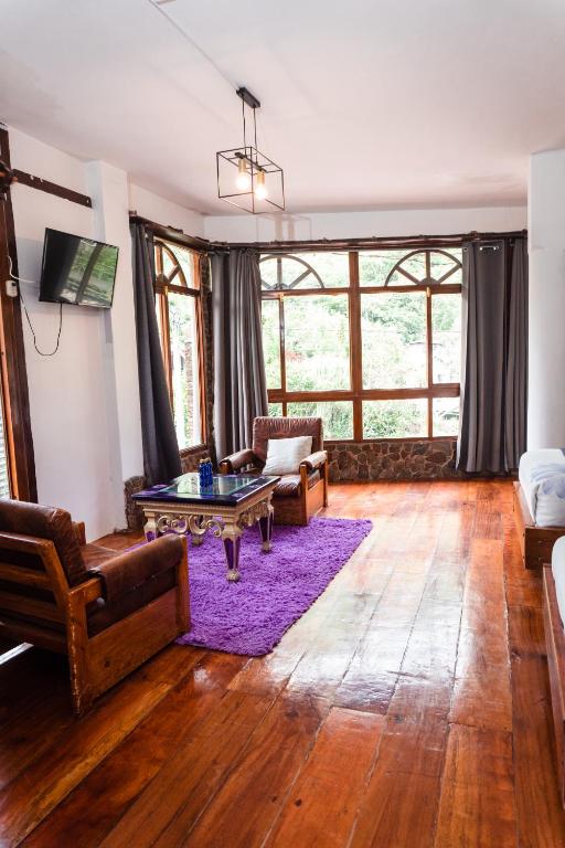 TV a/nebo společenská místnost v ubytování Spa Hosteria Miramelindo