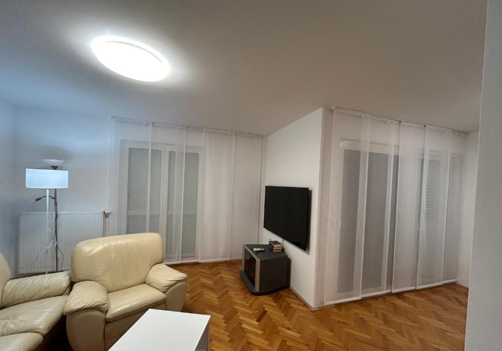 TV a/nebo společenská místnost v ubytování Apartment Tina