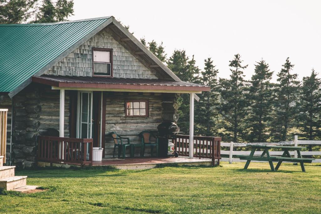Island Life Cottages - Log Cabin