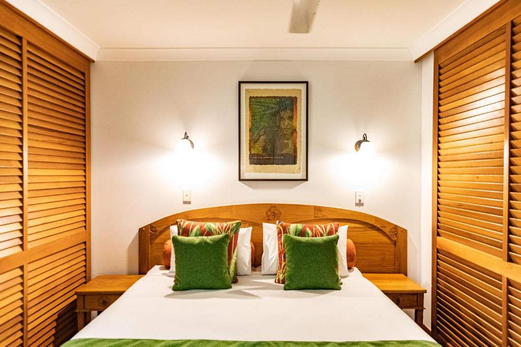 Postel nebo postele na pokoji v ubytování Hibiscus Resort & Spa - Official Onsite Reception & Check In