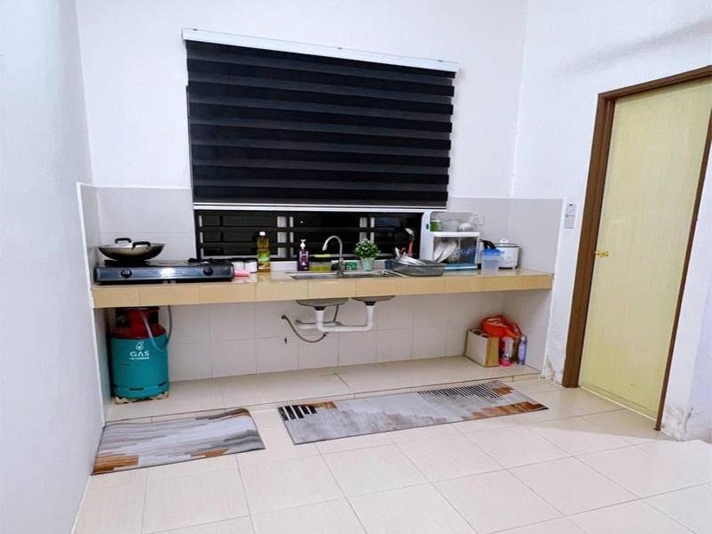 a kitchen with a counter with a sink and a window at HomeSTAY PANGSAPURI SAMUDERA SERI MANJUNG LUMUT in Seri Manjung