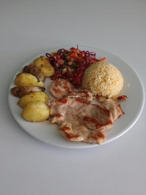 Jídlo v hotelu nebo okolí