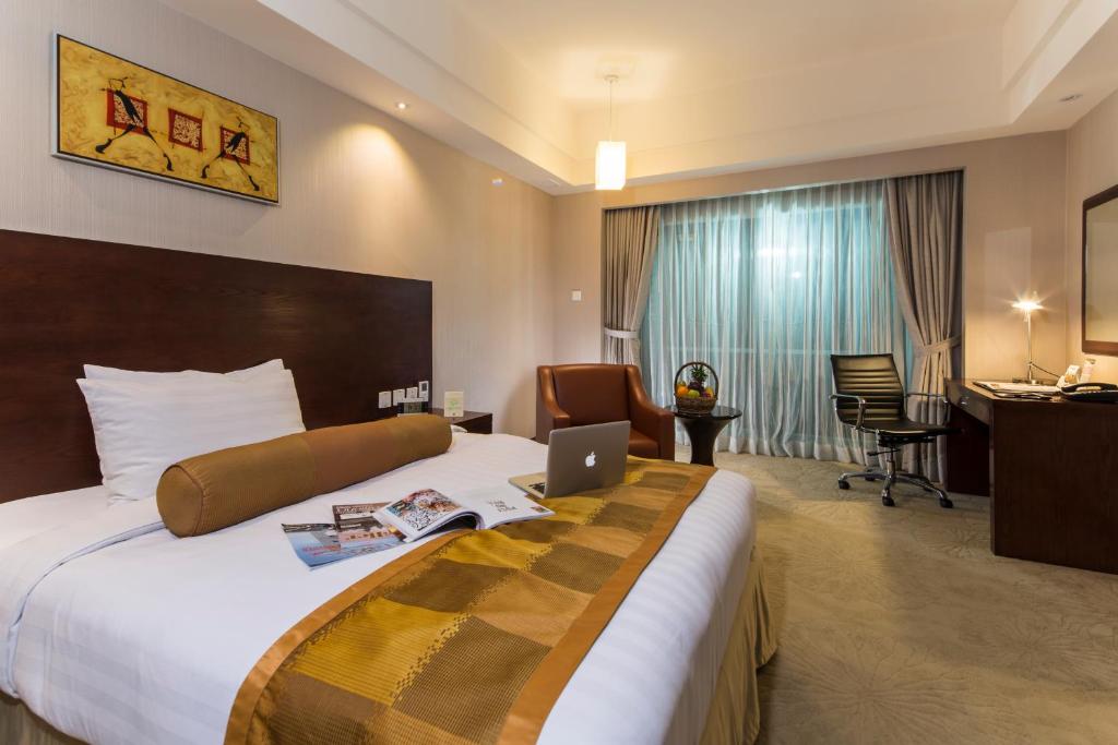Postel nebo postele na pokoji v ubytování Widus Hotel Clark