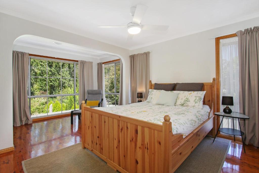 Canyon Walk House - On the Ovens River - Housity
