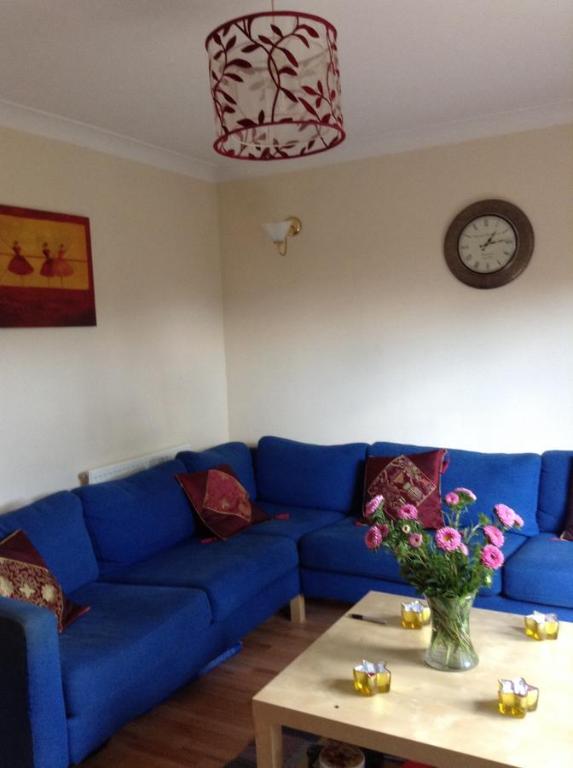Sunny Room in Buckingham - Housity