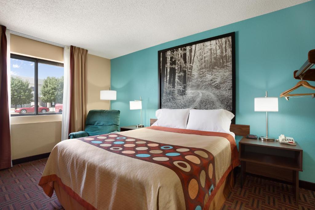 Super 8 by Wyndham Carbondale - Camera Queen - Accesso Per Disabili/Non Fumatori