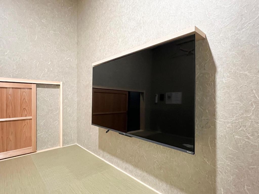 TV a/nebo společenská místnost v ubytování FUMAI sauna &INN-遠赤外線サウナ-松江の歴史と文化と共に過ごすsmart hotel