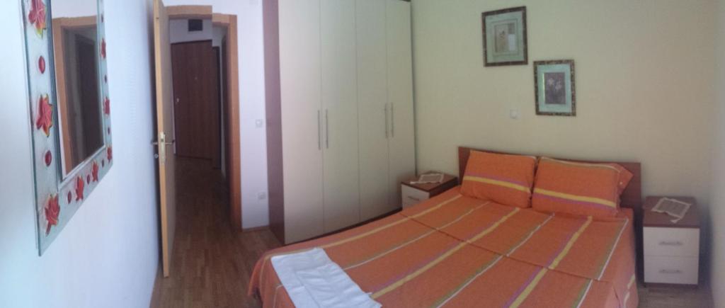 Tempat tidur dalam kamar di Gjole Apartments