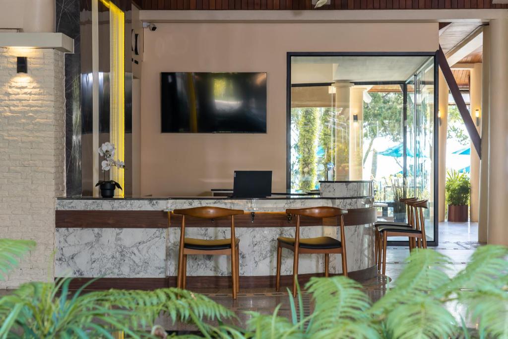 TV a/nebo společenská místnost v ubytování Koh Chang Paradise Resort & Spa