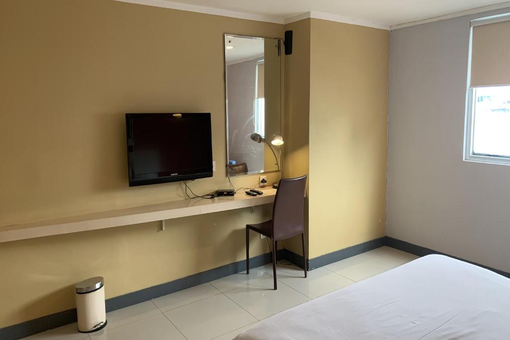 TV a/nebo společenská místnost v ubytování Hotel Glodok Plaza