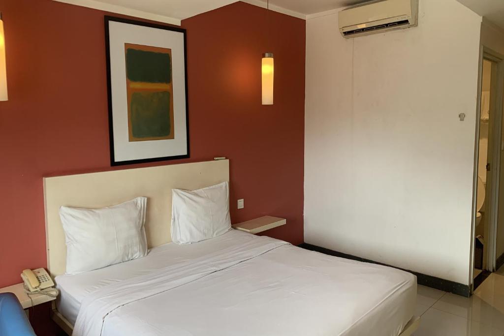 Postel nebo postele na pokoji v ubytování Hotel Glodok Plaza