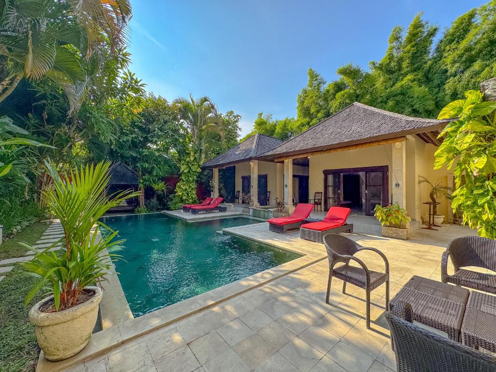 Villa Bugis Abimanyu Seminyak - Villa With Private Pool