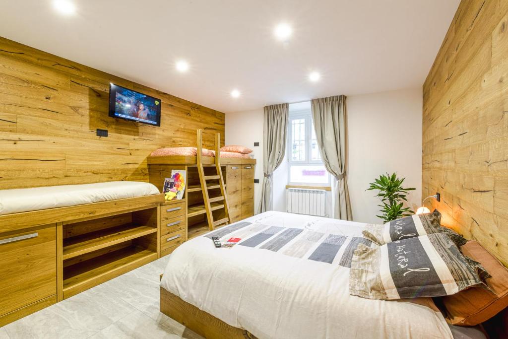 a bedroom with a bed and a tv on a wall at Appartamento San Carlo in Tirano