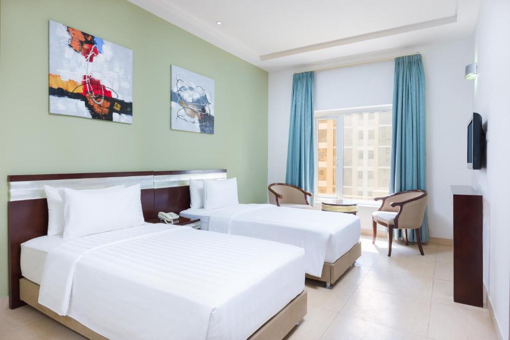 Postel nebo postele na pokoji v ubytování Centara Life Muscat Dunes Hotel