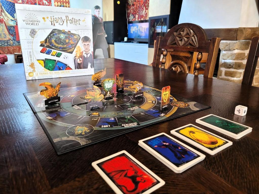a table with a board game on top of it at ☆ La Demeure des Maraudeurs ☆ Décoration Harry Potter ☆ Proche Disneyland ☆ Family ☆ Quite ☆ Netflix &amp; Disney+ ☆ in Villiers-sur-Morin