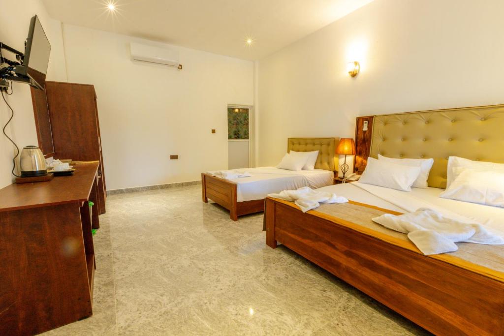 Postel nebo postele na pokoji v ubytování Elysia Sigiriya Hotel