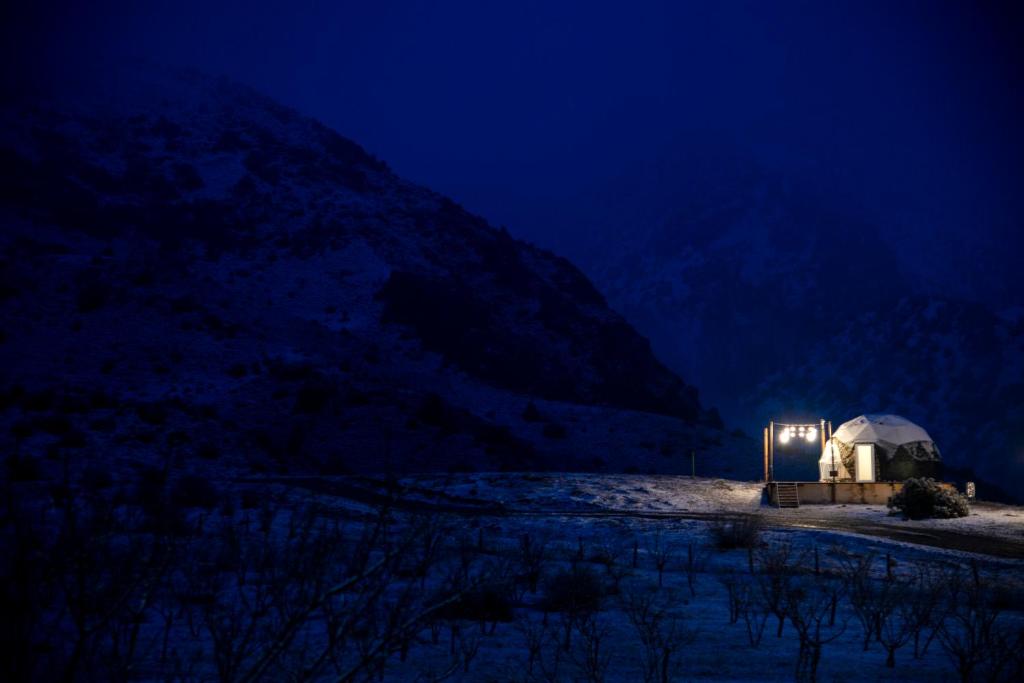 Příroda nedaleko luxury tent