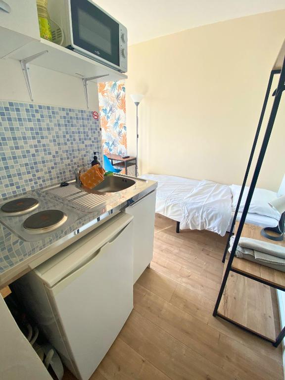 Кровать или кровати в номере L'Escale Appartements et Suites en bord de Mer