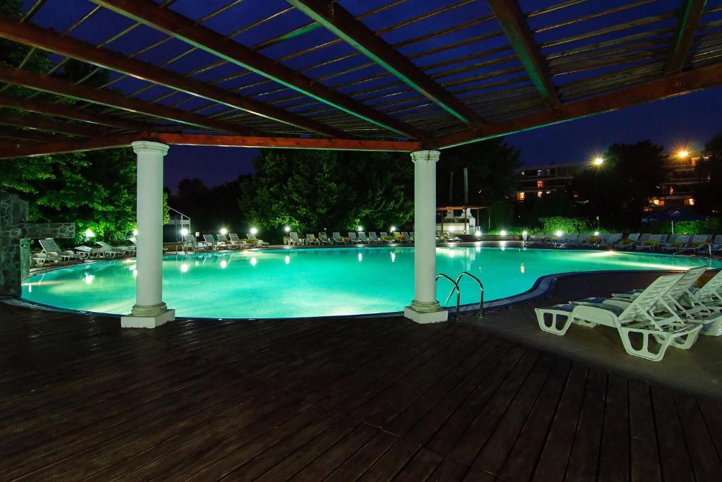 Bazén v ubytování Hotel 2D Resort and Spa nebo v jeho okolí