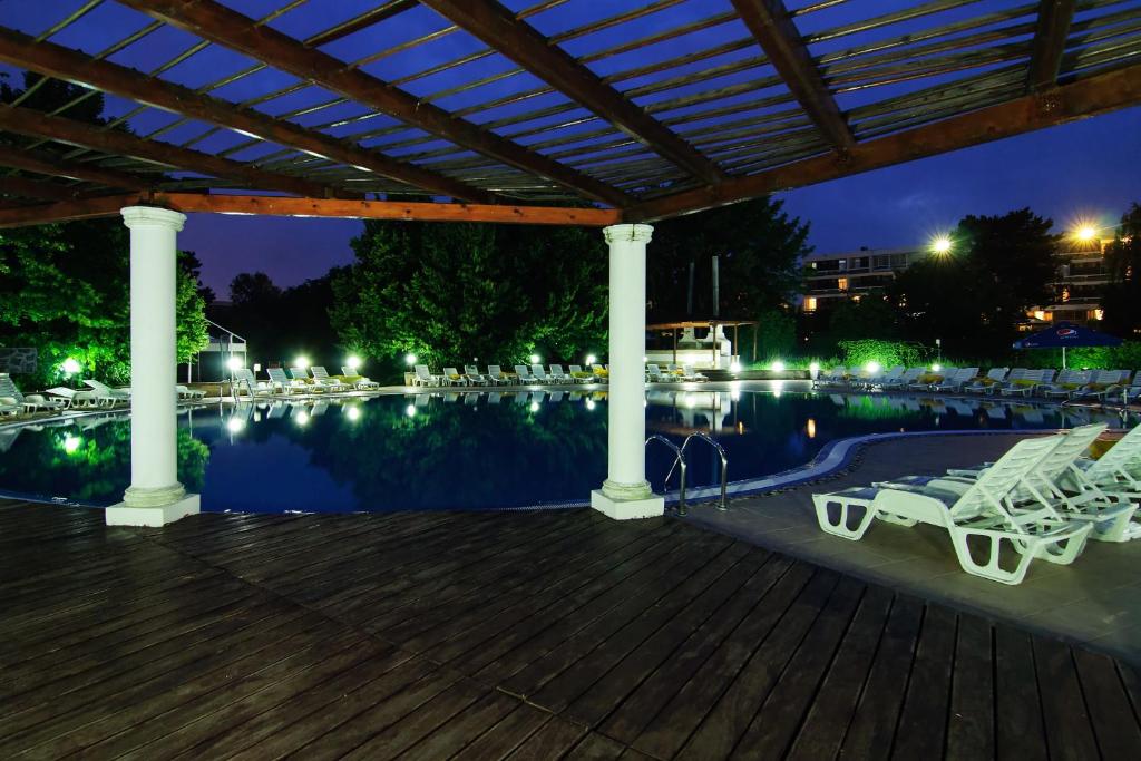 Bazén v ubytování Hotel 2D Resort and Spa nebo v jeho okolí
