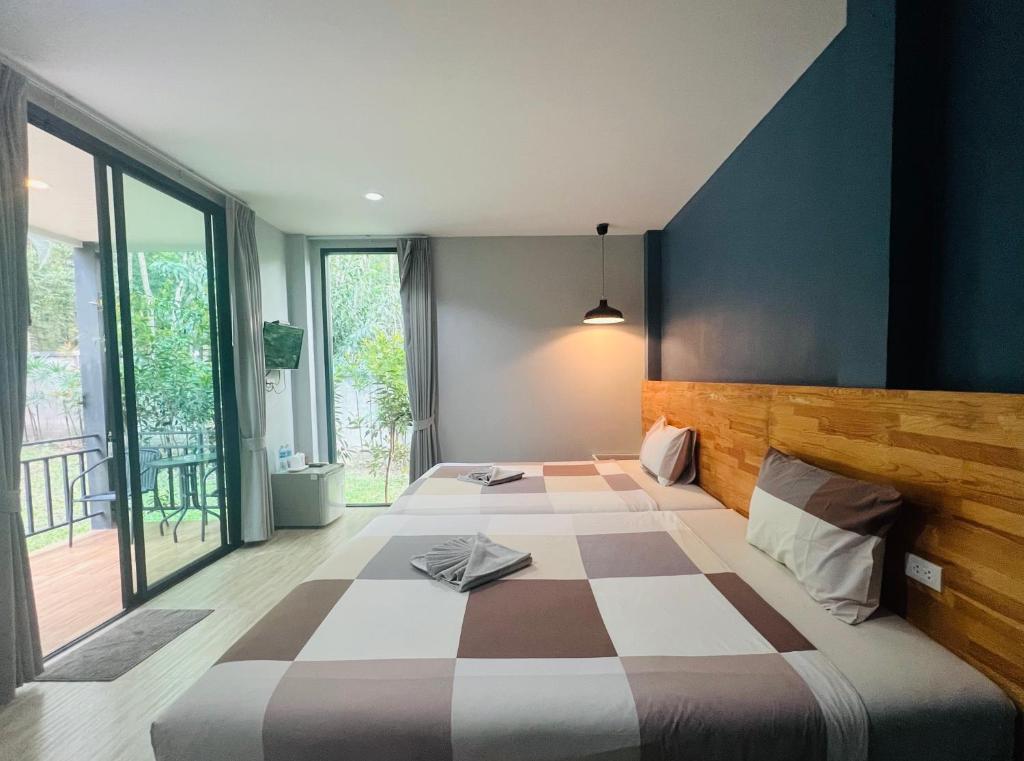 Postel nebo postele na pokoji v ubytování Evergreen Koh Chang Resort