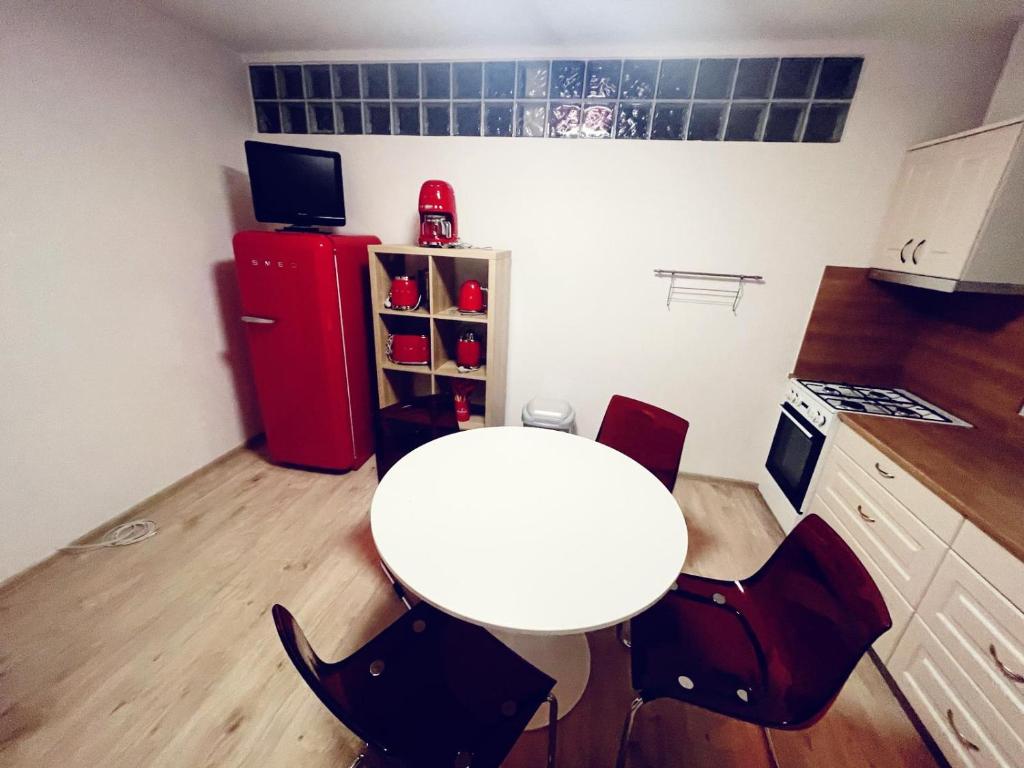 Kuchyň nebo kuchyňský kout v ubytování Apartmán U VINAŘSTVÍ v RD novostavba v Suchohrdly u Znojma