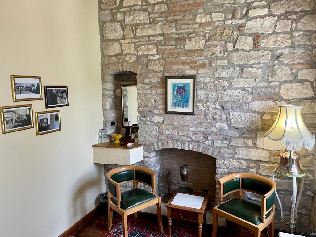 Posezení v ubytování Urla Taş Konak Otel