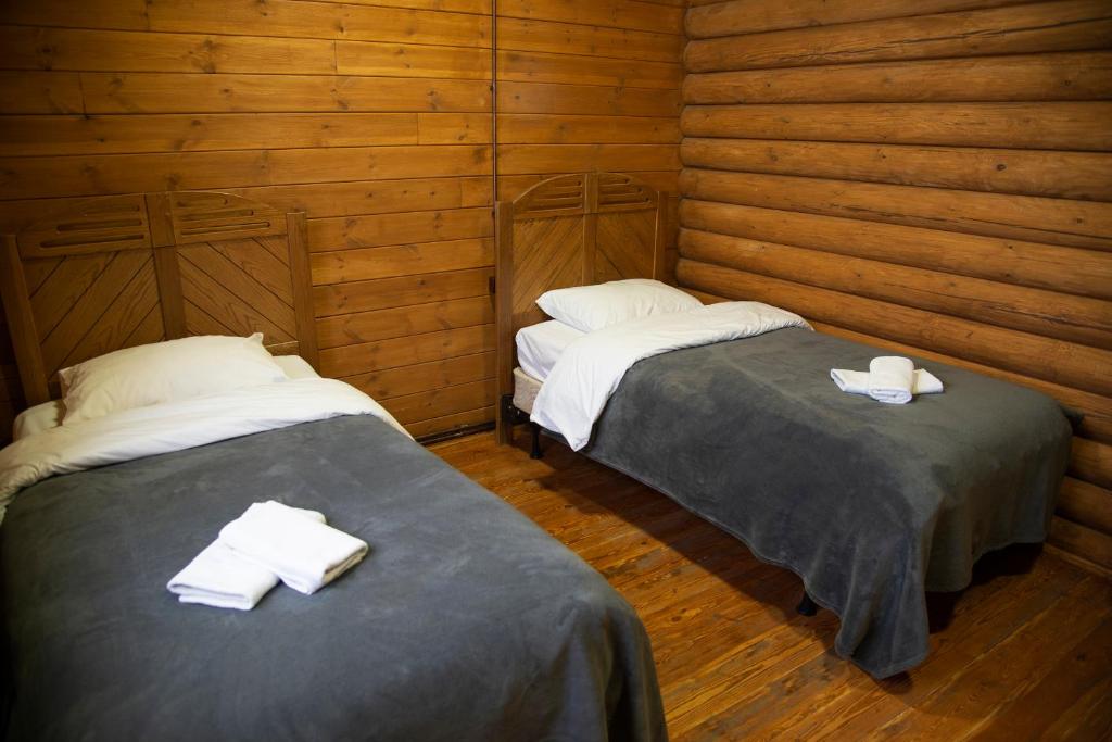 Postel nebo postele na pokoji v ubytování Ranger Campus Eco Lodge